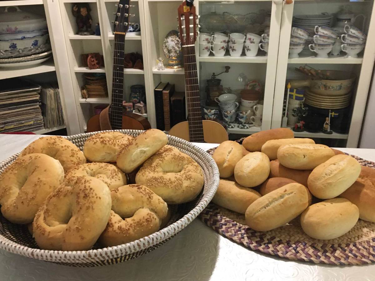 Crusty French Bread Rolls and&nbsp;Bagels