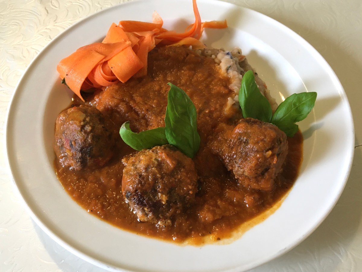 Meatballs in Vegetable and Tomatoe&nbsp;Sauce