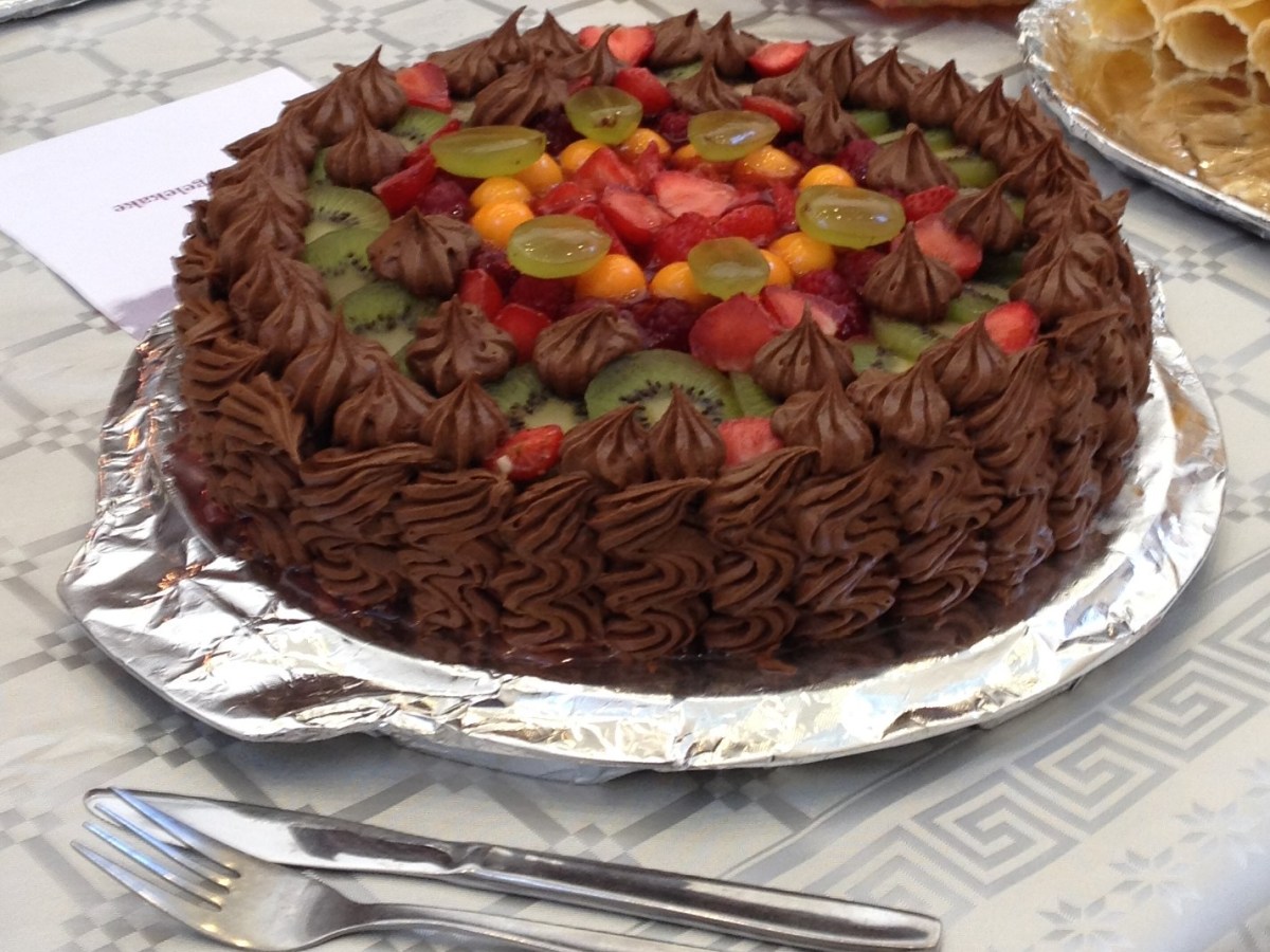 Fruit and Chocolate Cake with&nbsp;Jelly